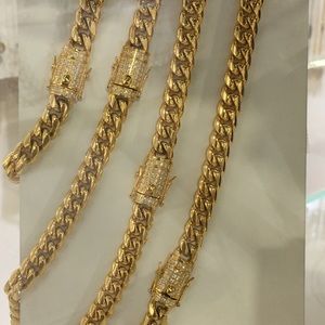 Stainless steel menโs diamond lock set